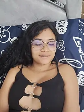 Snapshot of DAFNNEE_HOT chatting on May 19, 3:40 pm DAFNNEE HOT online show from May 19, 3:40 pm
