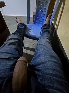 Snapshot of SHARIF12123 chatting on December 23, 7:39 am SHARIF12123 online show from December 23, 7:39 am