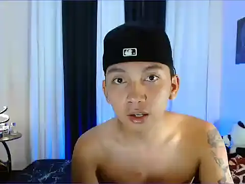 Snapshot of dylan_hardfucker chatting on July 18, 6:23 pm dylan hardfucker online show from July 18, 6:23 pm