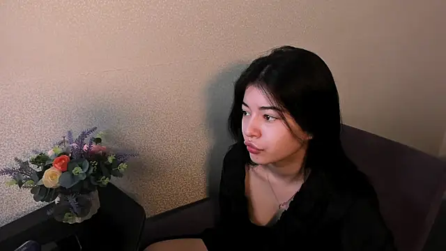 Snapshot of LisaColee chatting on May 6, 8:08 am LisaColee online show from May 6, 8:08 am