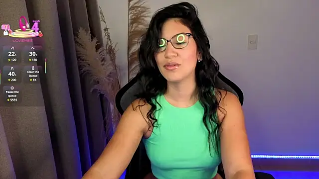 Snapshot of chloebum_ chatting on May 21, 11:06 am chloebum online show from May 21, 11:06 am