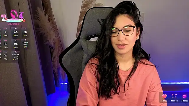 Snapshot of chloebum_ chatting on May 22, 10:54 am chloebum online show from May 22, 10:54 am