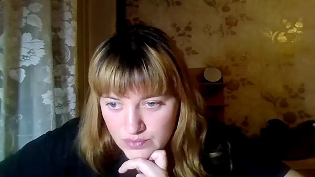 Snapshot of swett_girll chatting on December 13, 7:53 pm swett girll online show from December 13, 7:53 pm