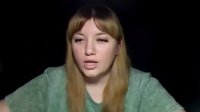 Snapshot of swett_girll chatting on February 6, 10:35 pm swett girll online show from February 6, 10:35 pm