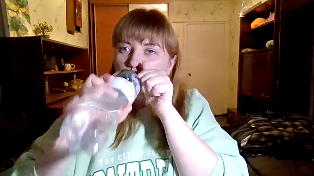 Snapshot of swett_girll chatting on March 3, 5:19 pm swett girll online show from March 3, 5:19 pm