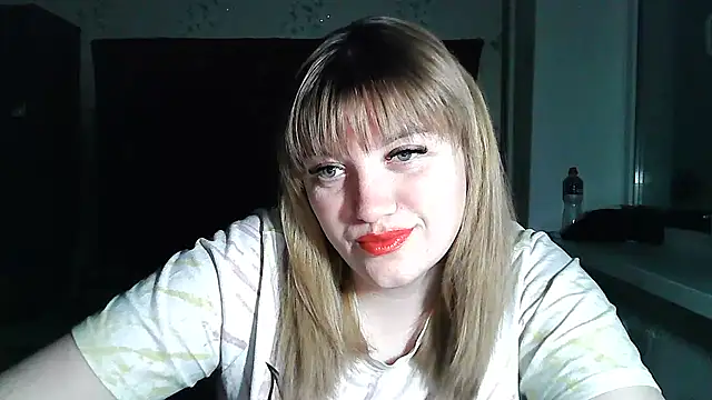 Snapshot of swett_girll chatting on April 7, 8:20 pm swett girll online show from April 7, 8:20 pm