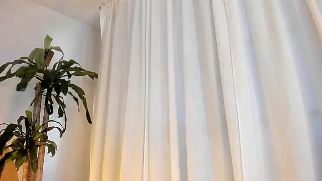 liaa moretti  online show from March 17, 7:17 pm