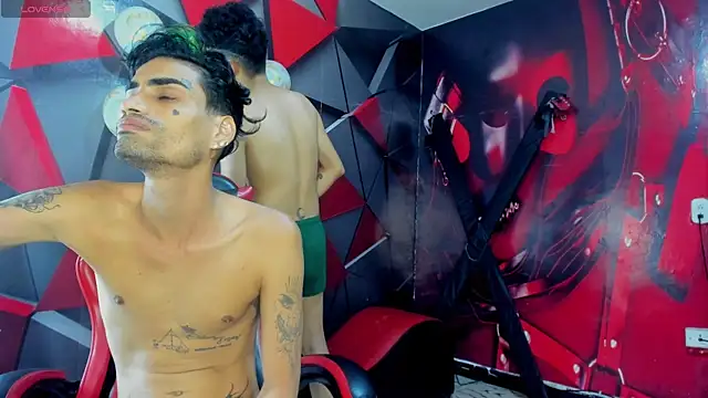 Snapshot of Hot_Boys_Without_Limits chatting on December 14, 4:18 am Hot Boys Without Limits online show from December 14, 4:18 am