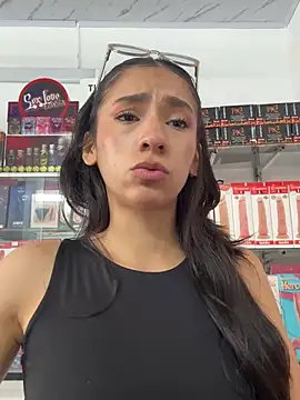 lunaluxury22 online show from January 15, 3:27 pm