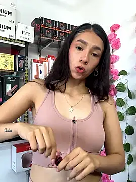 lunaluxury22 online show from January 18, 3:05 pm