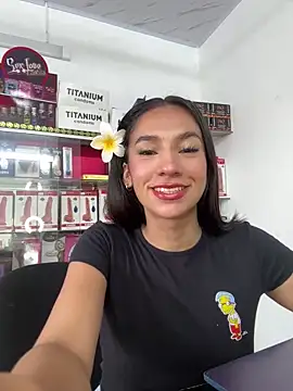 Snapshot of lunaluxury22 chatting on May 27, 1:08 pm lunaluxury22 online show from May 27, 1:08 pm