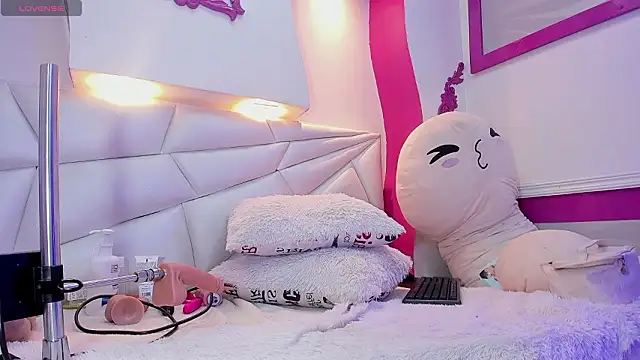 Snapshot of isa_fox_23 chatting on February 19, 7:10 pm isa fox 23 online show from February 19, 7:10 pm