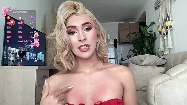 Snapshot of isa_fox_23 chatting on June 26, 2:21 pm isa fox 23 online show from June 26, 2:21 pm