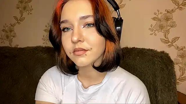 EmilyVeiro online show from February 10, 8:24 pm