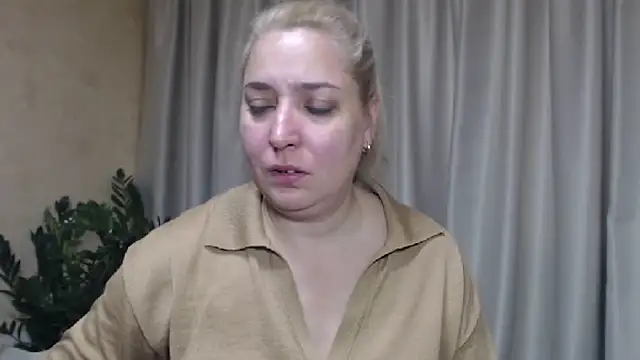 sweetpussy13 online show from October 5, 6:45 am