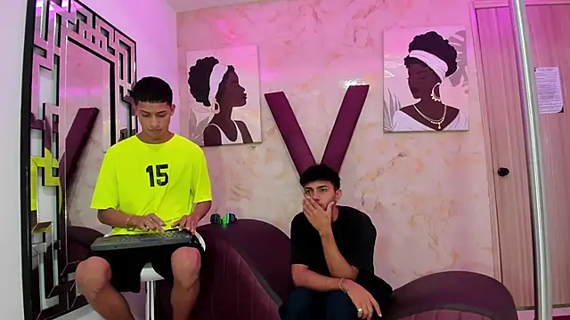 Snapshot of DIAMOND_BLACKS chatting on December 15, 7:23 am DIAMOND BLACKS online show from December 15, 7:23 am