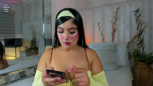 Snapshot of im_ariana_ chatting on July 29, 8:29 pm im ariana online show from July 29, 8:29 pm