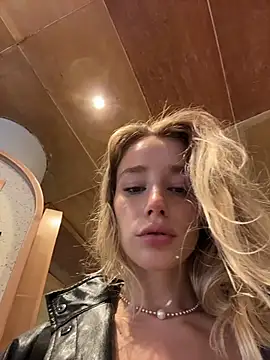 Snapshot of sssativa_more chatting on March 3, 6:30 am sssativa more online show from March 3, 6:30 am