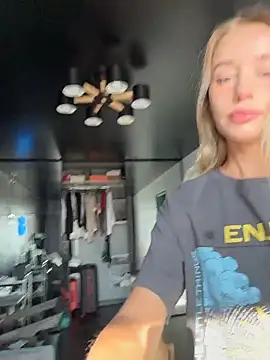 Snapshot of sssativa_more chatting on March 23, 6:50 am sssativa more online show from March 23, 6:50 am