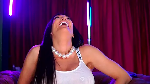 AstridVex online show from March 8, 7:50 pm