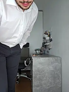 Lovebackground online show from January 31, 9:27 am