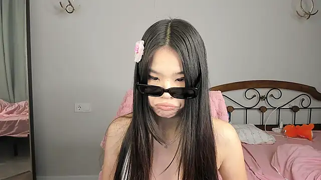 amiya cute online show from February 15, 3:31 pm