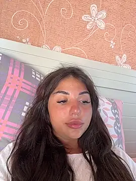 Snapshot of SilkyMira chatting on June 7, 1:48 pm SilkyMira online show from June 7, 1:48 pm