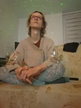 KoruYang online show from December 14, 3:50 pm