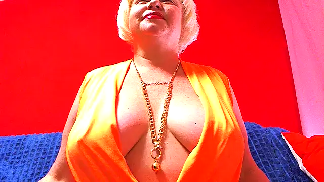NaughtyMILF4UX online show from May 1, 3:33 am