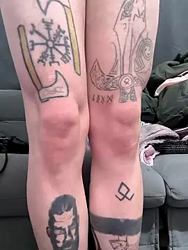 Snapshot of roro25ans chatting on December 22, 2:47 pm roro25ans online show from December 22, 2:47 pm