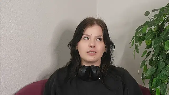 LesleyManire online show from December 17, 10:54 am