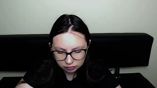 Snapshot of LiliaErmi chatting on May 27, 6:43 am LiliaErmi online show from May 27, 6:43 am