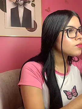 Snapshot of PrettyDafnne chatting on December 15, 6:56 pm PrettyDafnne online show from December 15, 6:56 pm