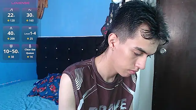 Juan Gomezz26 online show from May 14, 9:21 pm