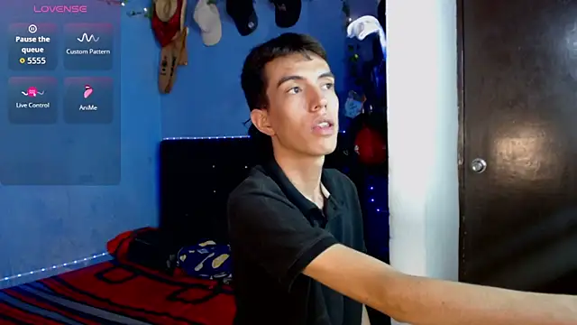 Juan Gomezz26 online show from May 25, 4:18 am