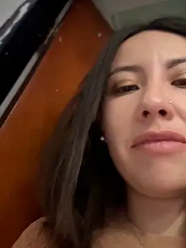 im loreinnn online show from December 16, 2:22 pm