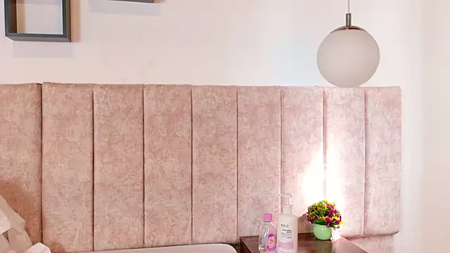 Snapshot of Zoehot_11 chatting on March 11, 2:23 pm Zoehot 11 online show from March 11, 2:23 pm