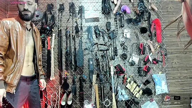 Snapshot of Hardcore_Room_Bdsm chatting on December 17, 8:59 pm Hardcore Room Bdsm online show from December 17, 8:59 pm