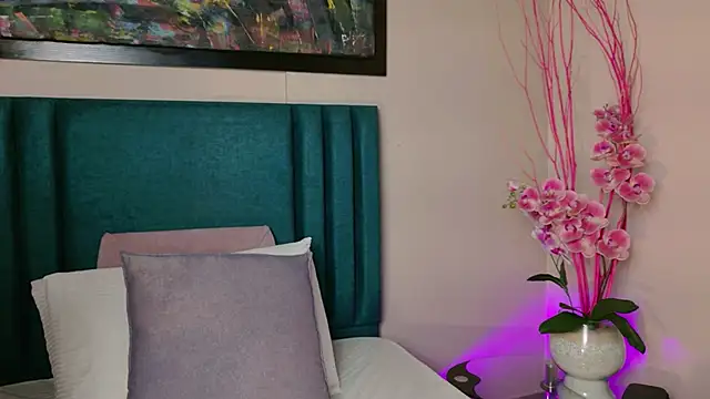 PaulinaSaint online show from March 13, 9:10 pm