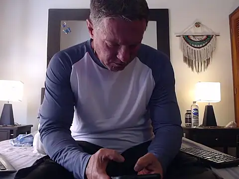 Snapshot of TommyLopez chatting on December 17, 4:13 pm TommyLopez online show from December 17, 4:13 pm