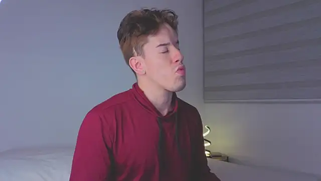 maxxcooper1 online show from December 21, 5:47 am