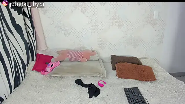 Snapshot of _imdorothy chatting on February 3, 9:09 pm imdorothy online show from February 3, 9:09 pm