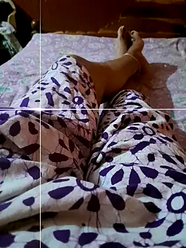 Snapshot of saxy_bhabi_2002 chatting on April 9, 12:43 pm saxy bhabi 2002 online show from April 9, 12:43 pm