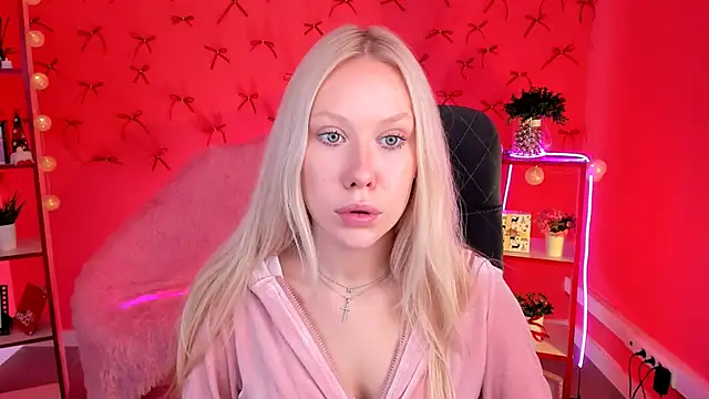 Snapshot of AprilChambers chatting on December 16, 9:14 am AprilChambers online show from December 16, 9:14 am