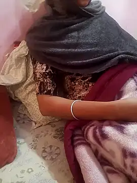 Snapshot of guddi_Jaaneman chatting on December 15, 4:28 am guddi Jaaneman online show from December 15, 4:28 am