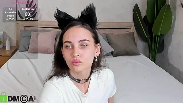 Snapshot of Skye_Taylor chatting on December 16, 12:59 am Skye Taylor online show from December 16, 12:59 am