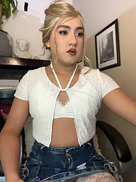 Snapshot of TaylorSweetI chatting on August 7, 10:17 am TaylorSweetI online show from August 7, 10:17 am
