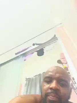 Snapshot of MrUnintentional chatting on June 6, 4:28 am MrUnintentional online show from June 6, 4:28 am