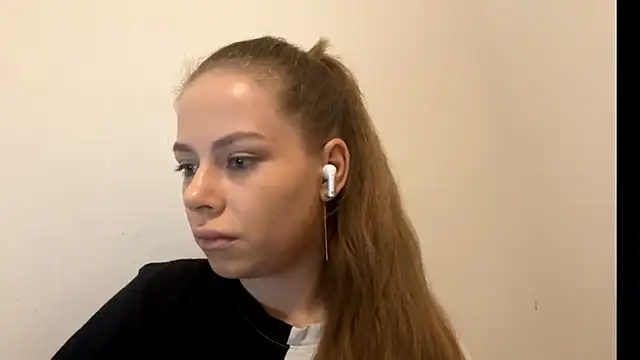 Snapshot of GinnyVanlaere chatting on December 19, 1:34 am GinnyVanlaere online show from December 19, 1:34 am