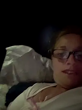gailbee12 online show from August 5, 4:15 am
